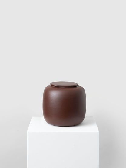 Ton-Urne handgemacht vergänglich im Urnengrab, für Naturbestattungen, Urnenbeisetzung – Maron von urnique